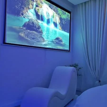 Jacuzzi Privatif, Lit Rond Xxl, Romance, Sofa Tantra, Jardin * Le Mans