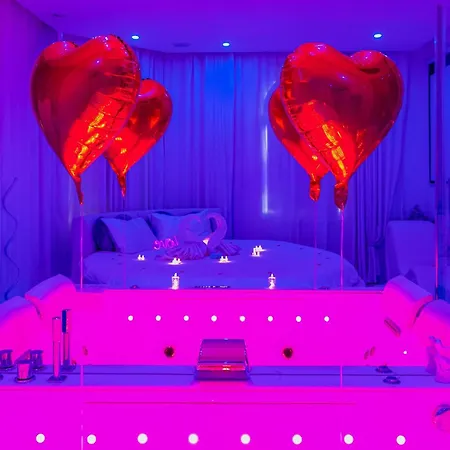 Jacuzzi Privatif, Lit Rond Xxl, Suite Romance, Sofa Tantra, Jardin Apartman *