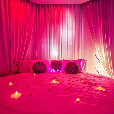 Jacuzzi Privatif, Lit Rond Xxl, Suite Romance, Sofa Tantra, Jardin